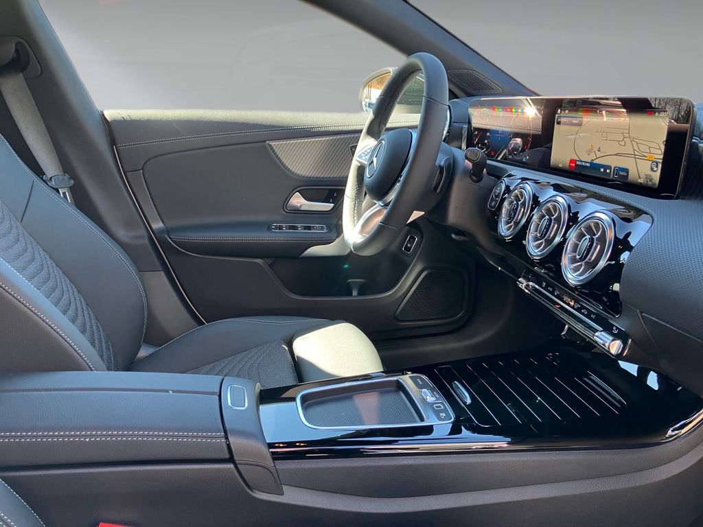 Mercedes-Benz CLA 180 2025