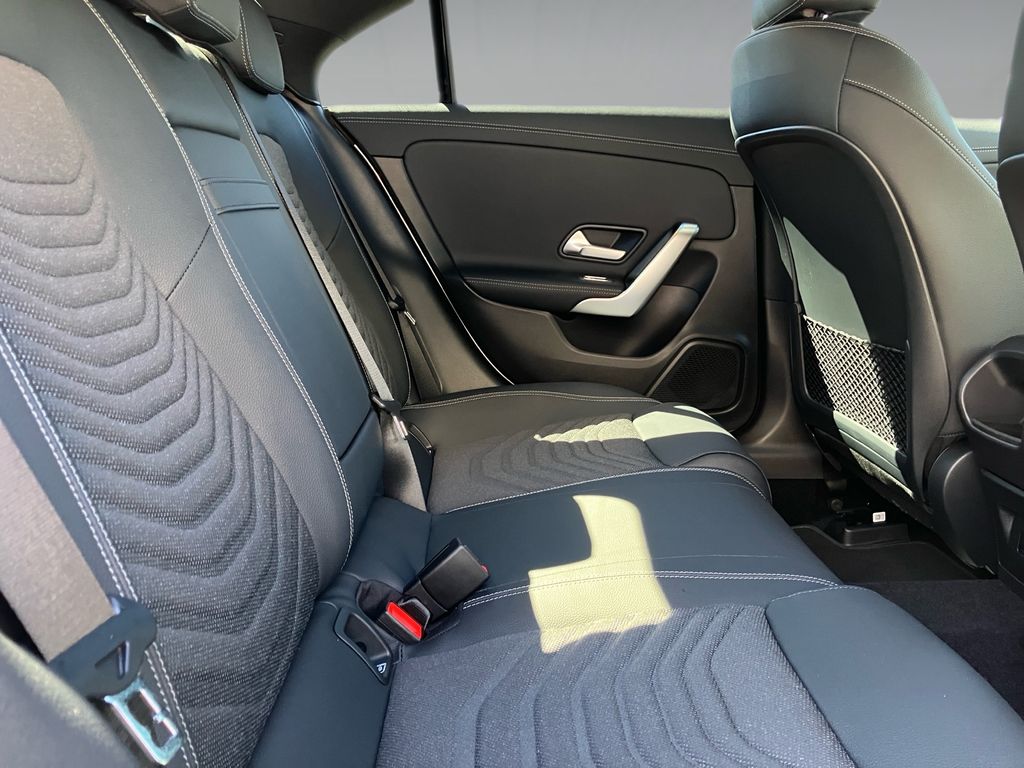 Mercedes-Benz CLA 180 2025