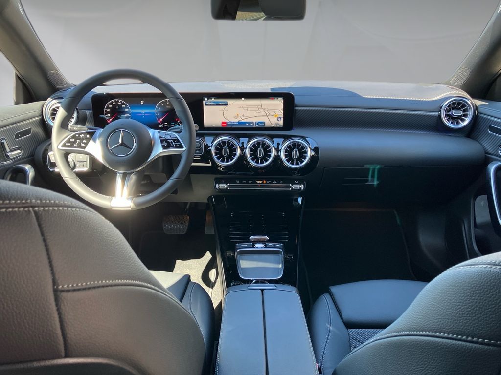 Mercedes-Benz CLA 180 2025