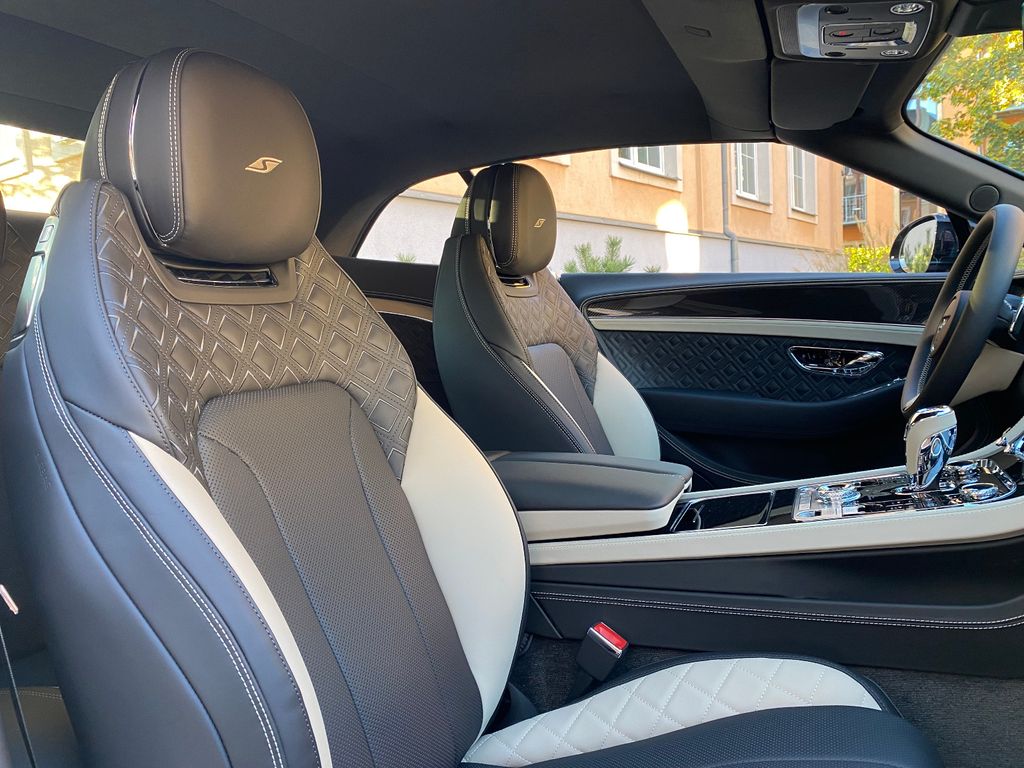 Bentley Continental GTC 2024