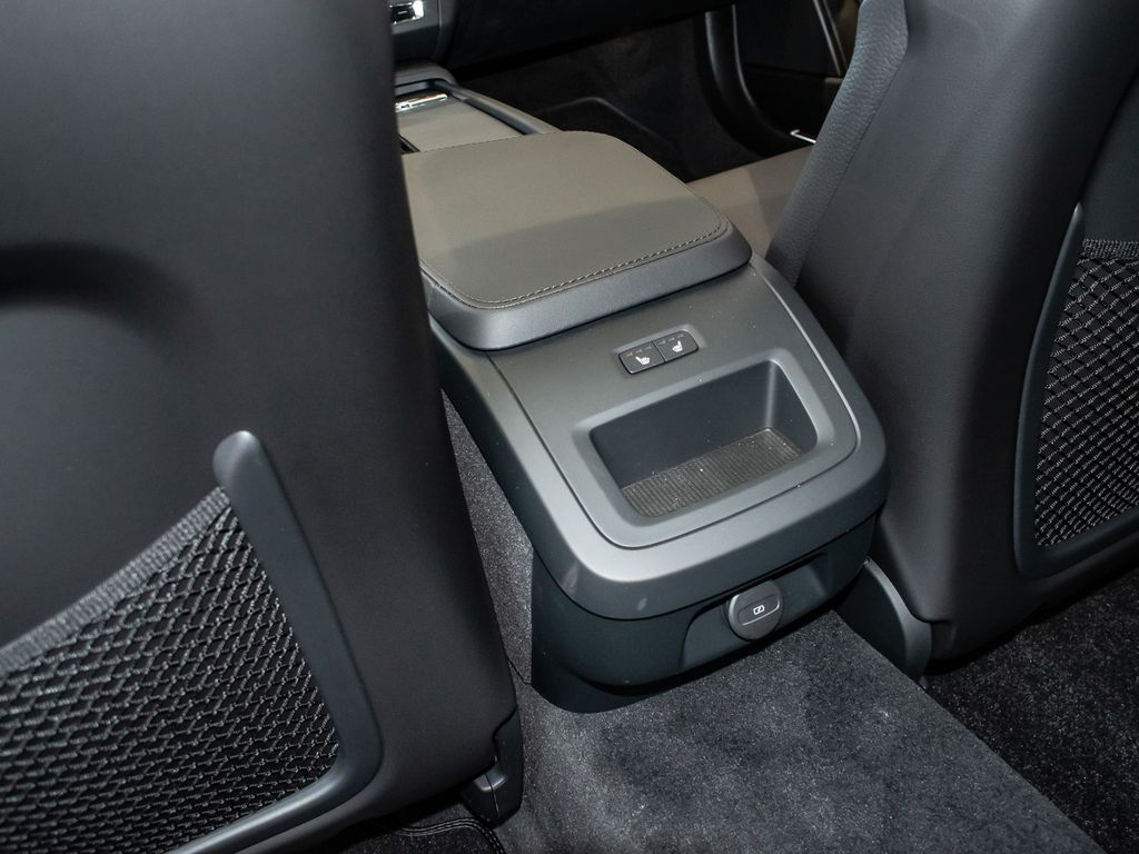Volvo V90 2024