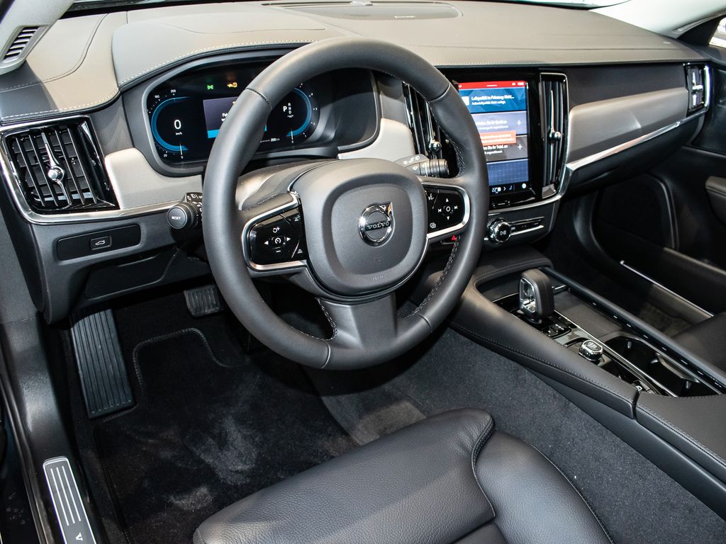 Volvo V90 2024