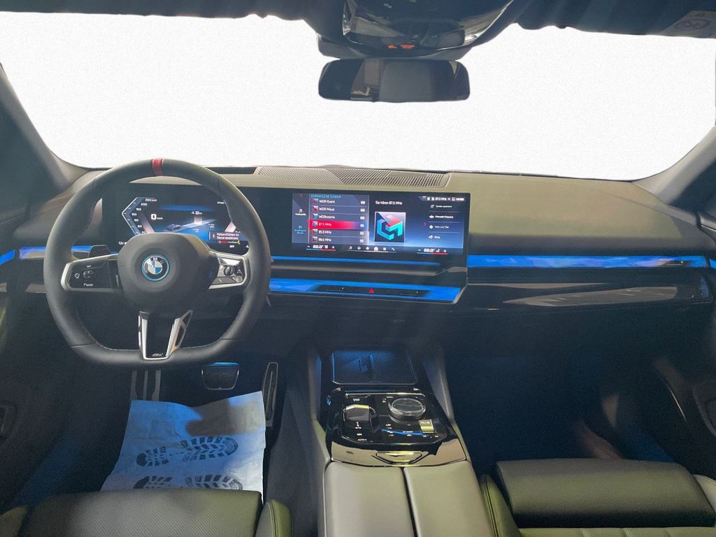 BMW i5 2025