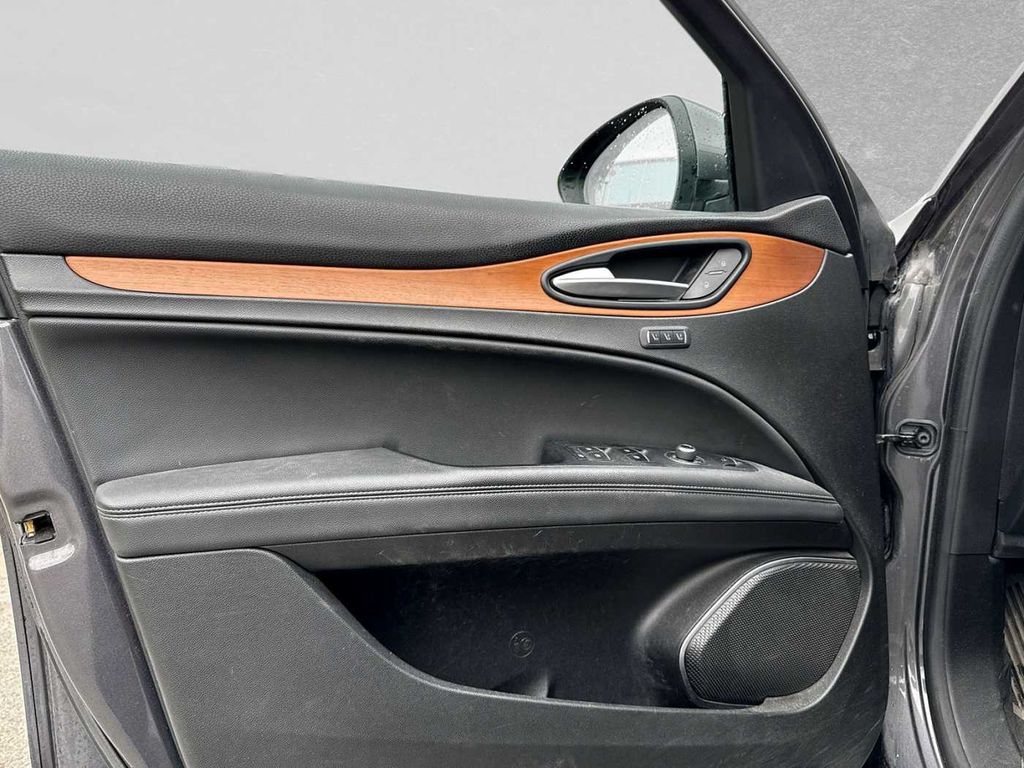 Alfa Romeo Stelvio 2017