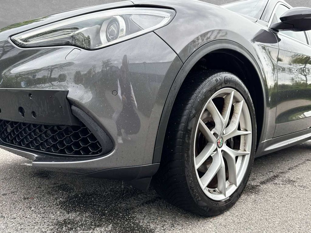 Alfa Romeo Stelvio 2017