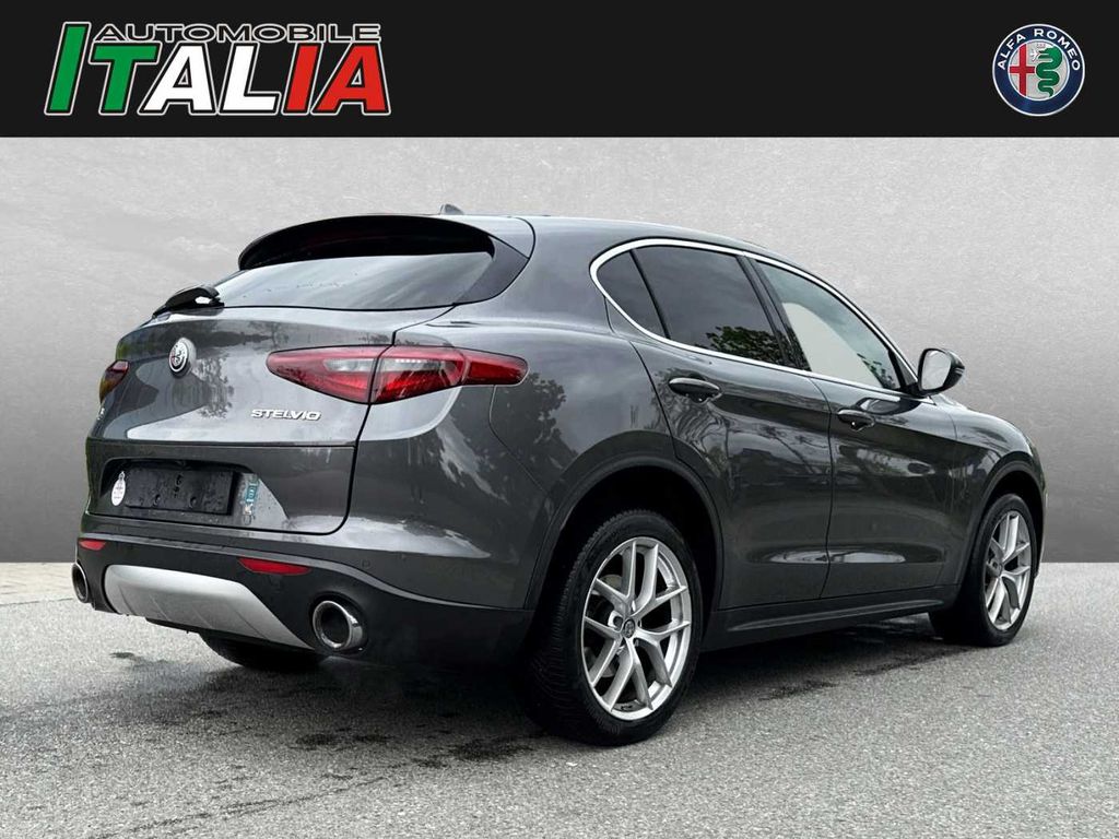 Alfa Romeo Stelvio 2017