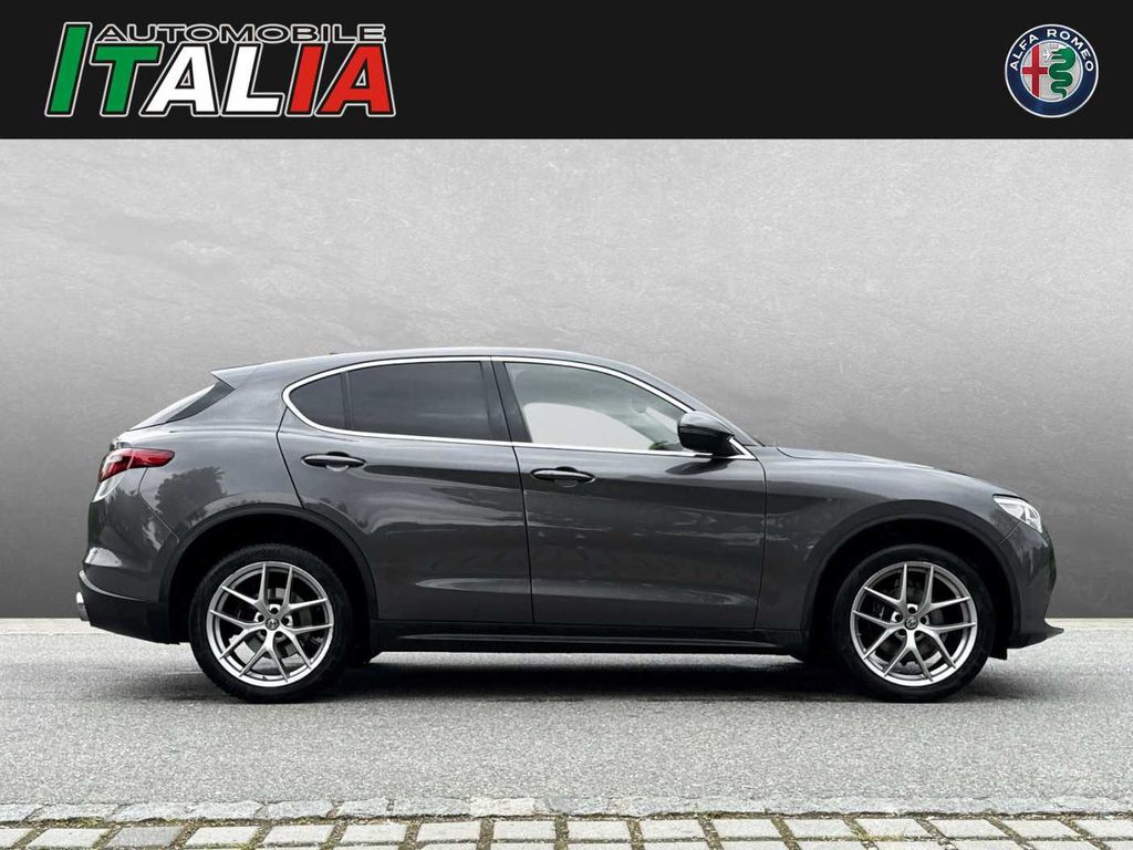 Alfa Romeo Stelvio 2017