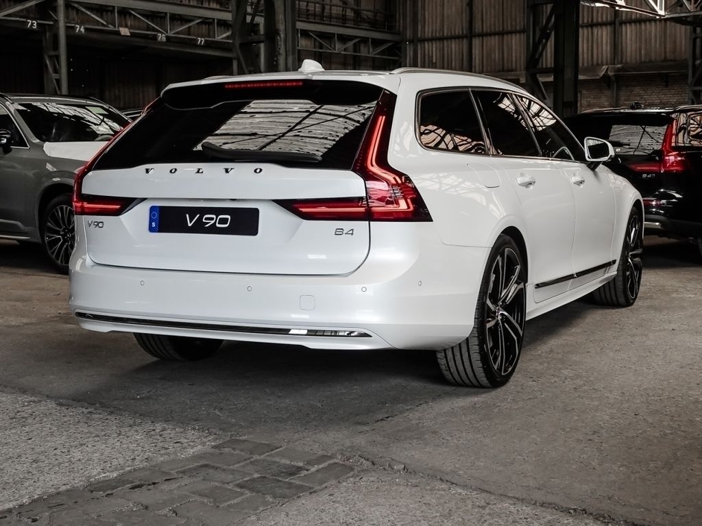 Volvo V90 2024