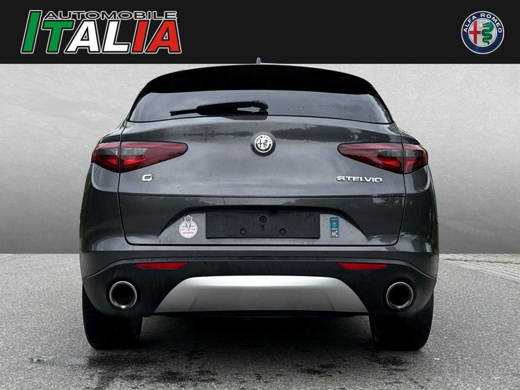 Alfa Romeo Stelvio 2017