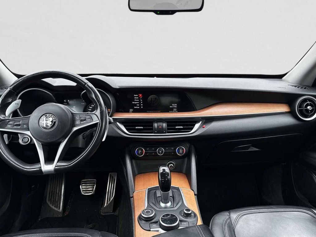 Alfa Romeo Stelvio 2017