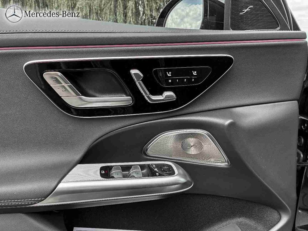 Mercedes-Benz E 300 2025