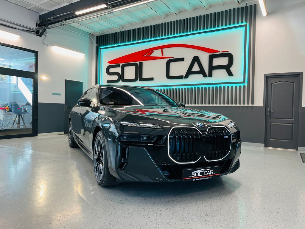 BMW M760 2024