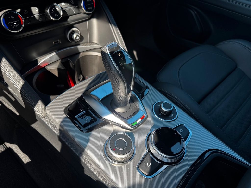 Alfa Romeo Stelvio 2025