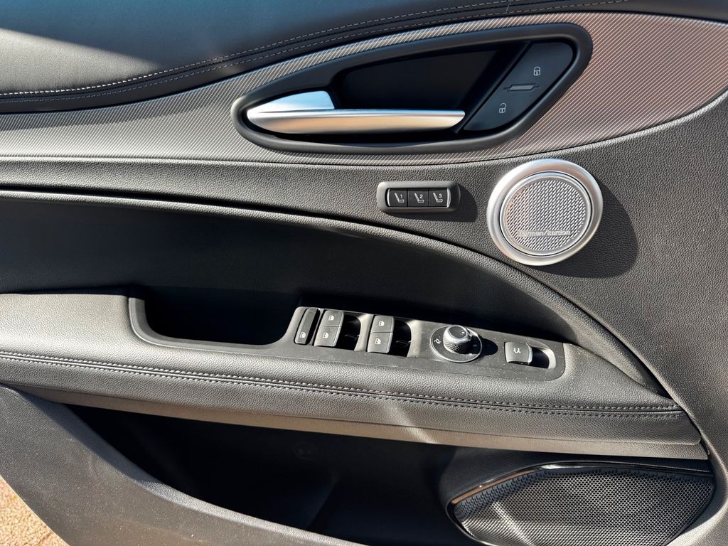 Alfa Romeo Stelvio 2025