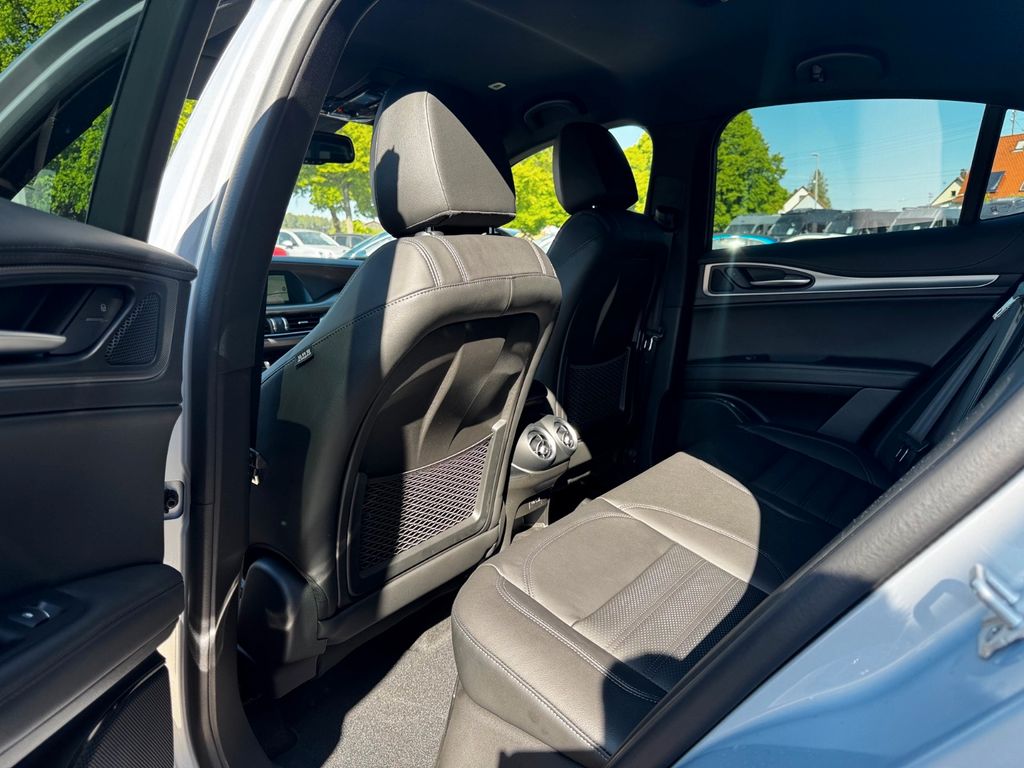 Alfa Romeo Stelvio 2025