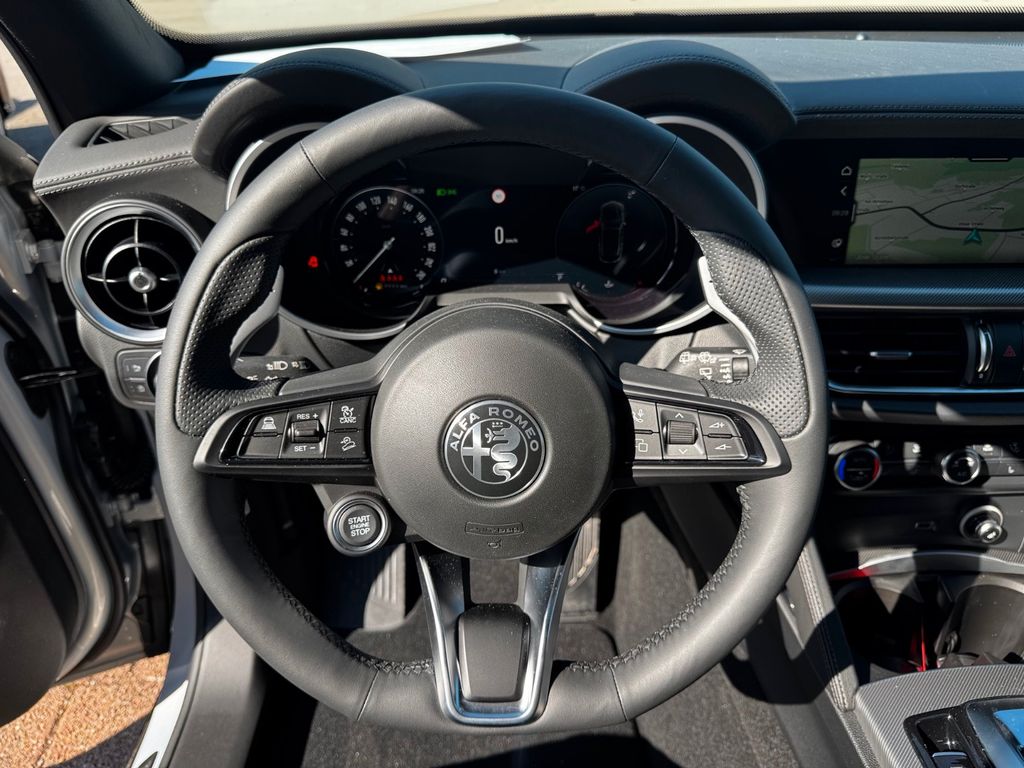 Alfa Romeo Stelvio 2025