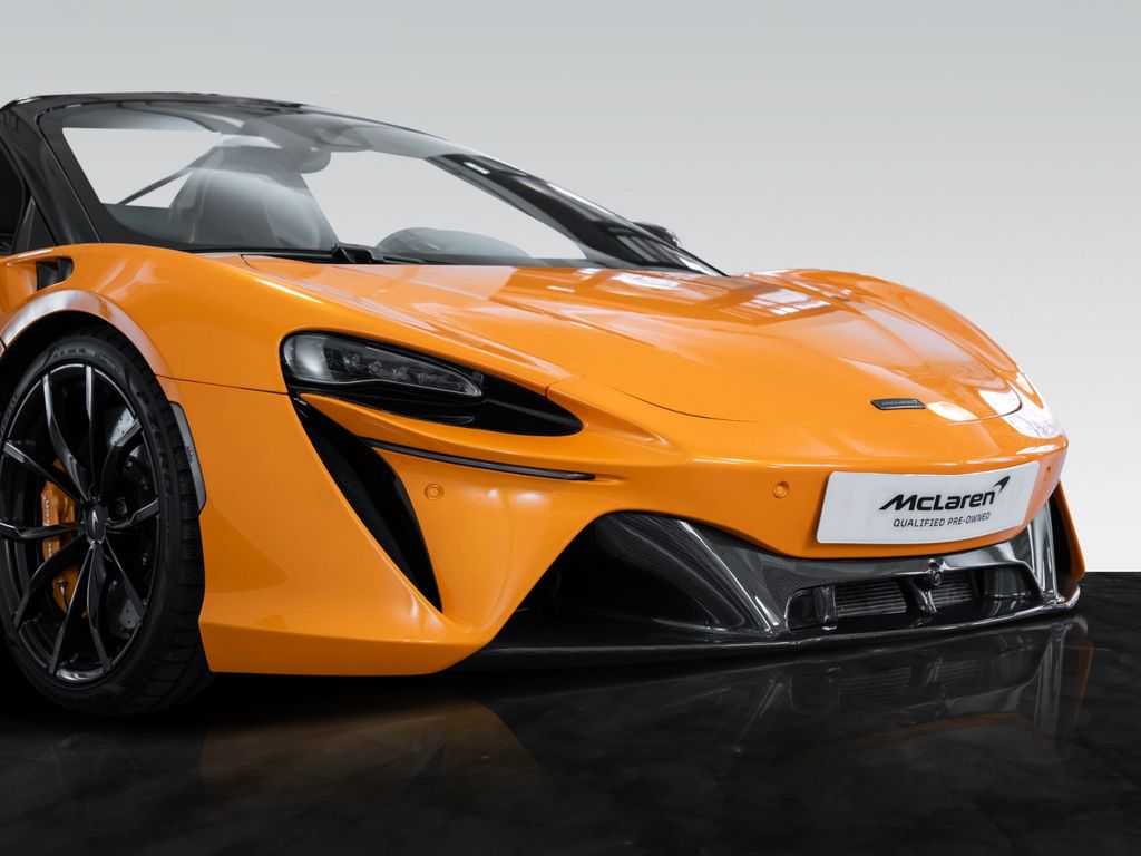 McLaren Artura 2024