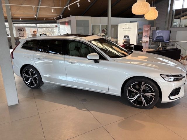 Volvo V60 2025
