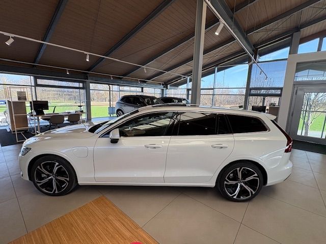 Volvo V60 2025