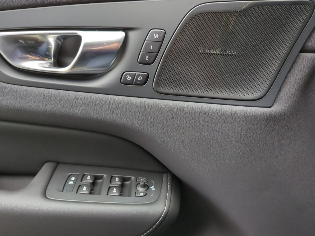 Volvo XC60 2025