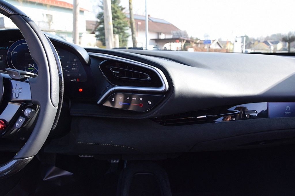 Ferrari 296 GTB 2025