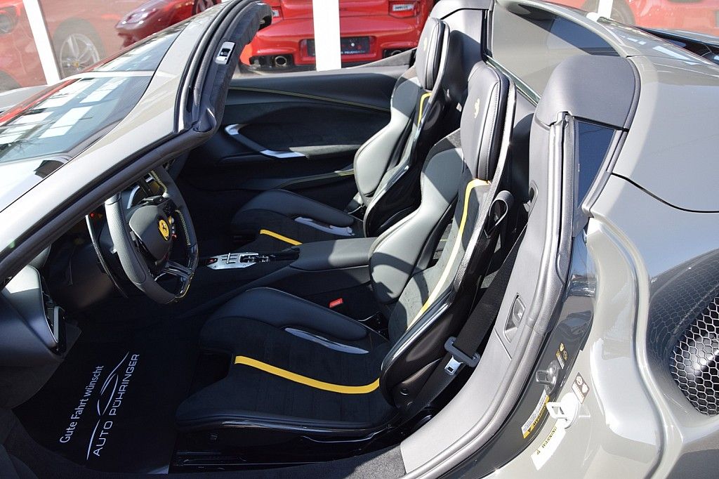 Ferrari 296 GTB 2025