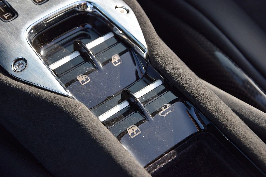 Ferrari 296 GTB 2025