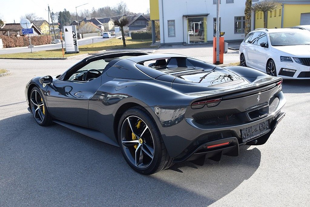 Ferrari 296 GTB 2025