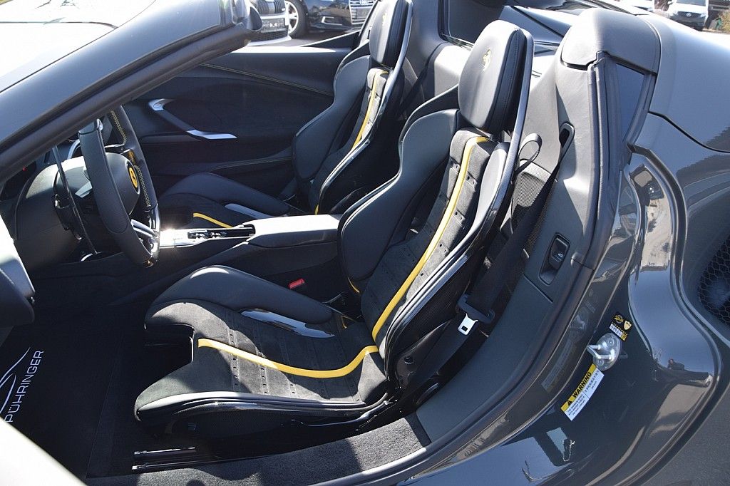 Ferrari 296 GTB 2025