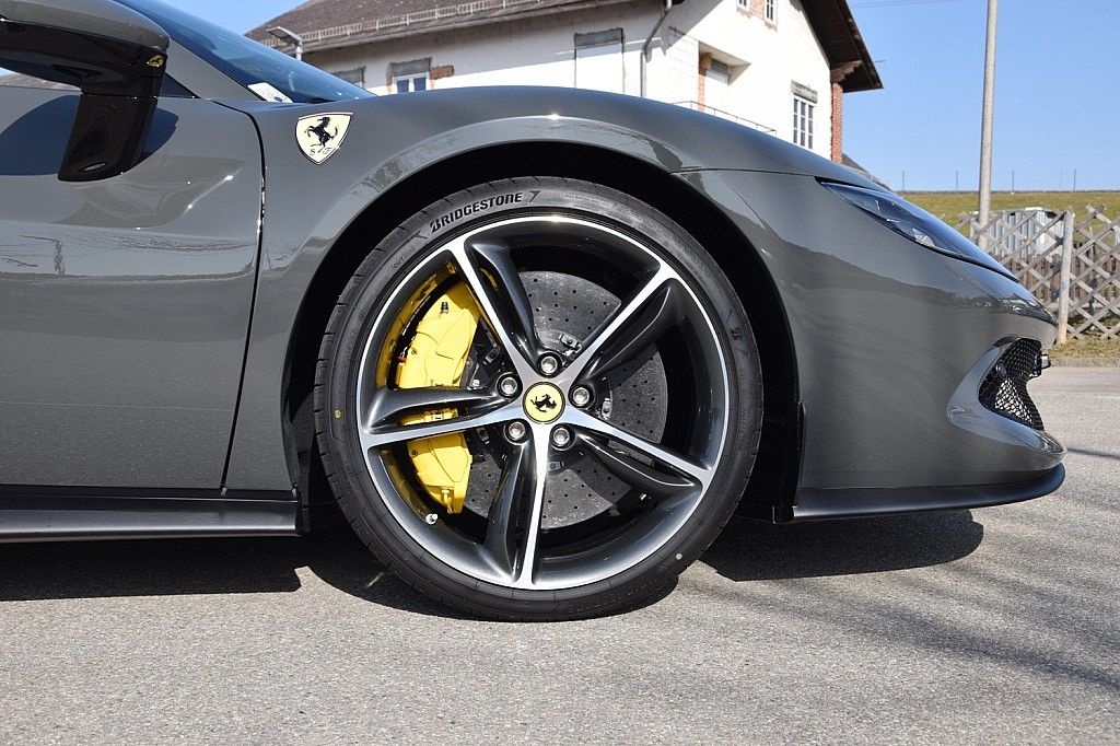 Ferrari 296 GTB 2025