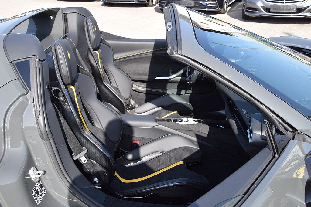 Ferrari 296 GTB 2025