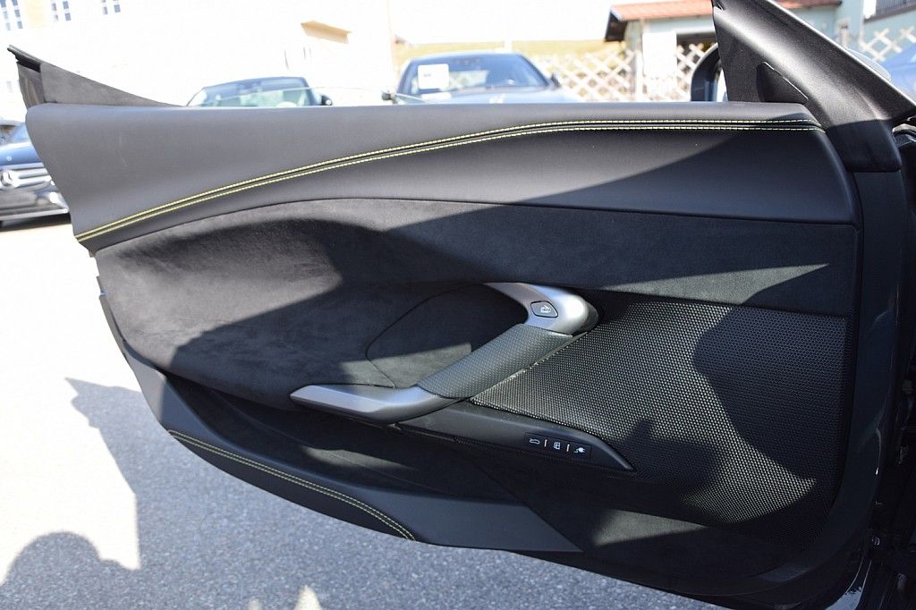 Ferrari 296 GTB 2025