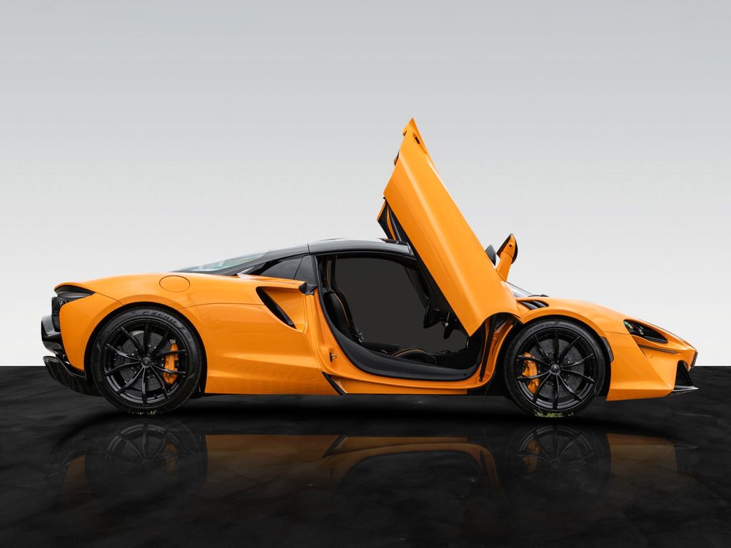 McLaren Artura 2024