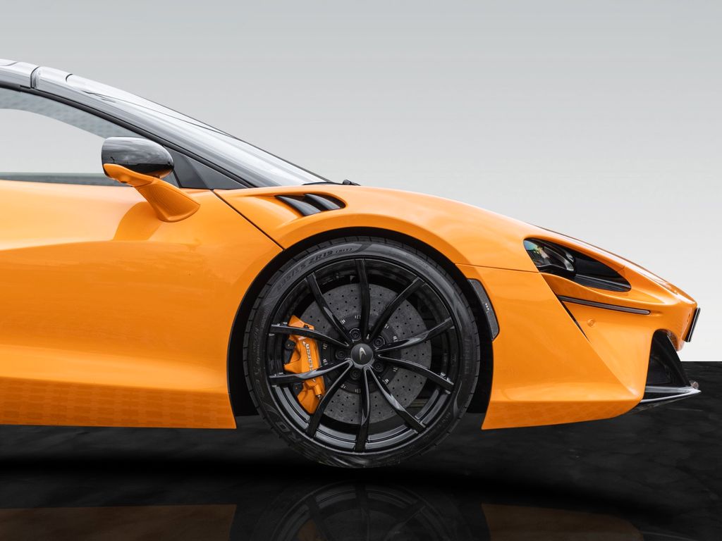 McLaren Artura 2024
