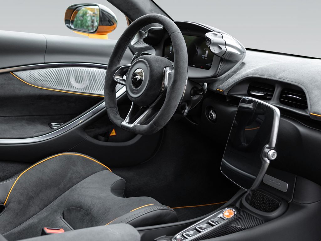 McLaren Artura 2024