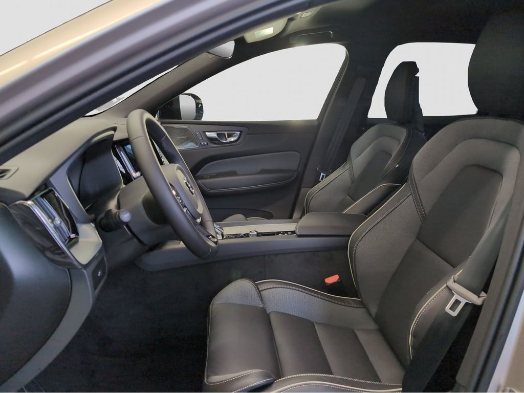 Volvo XC60 2025