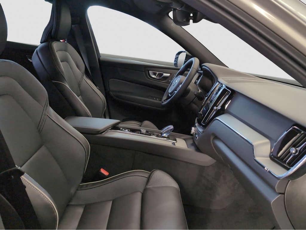 Volvo XC60 2025