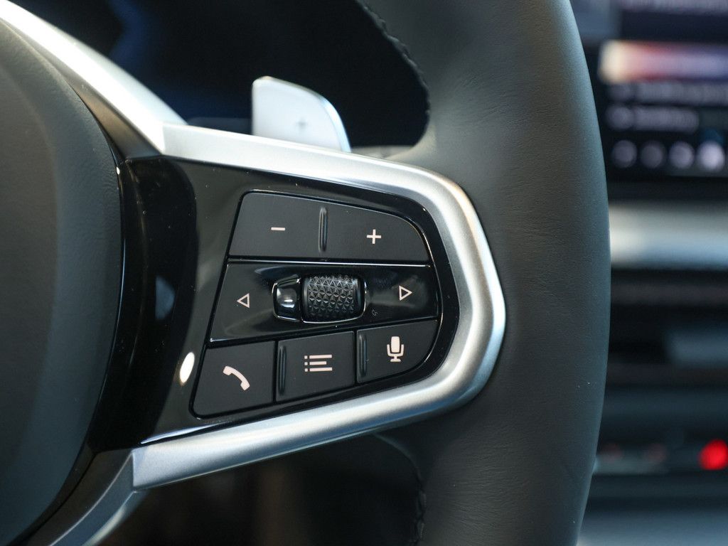 BMW 320 2025