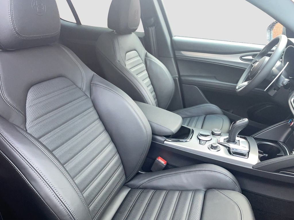 Alfa Romeo Stelvio 2025