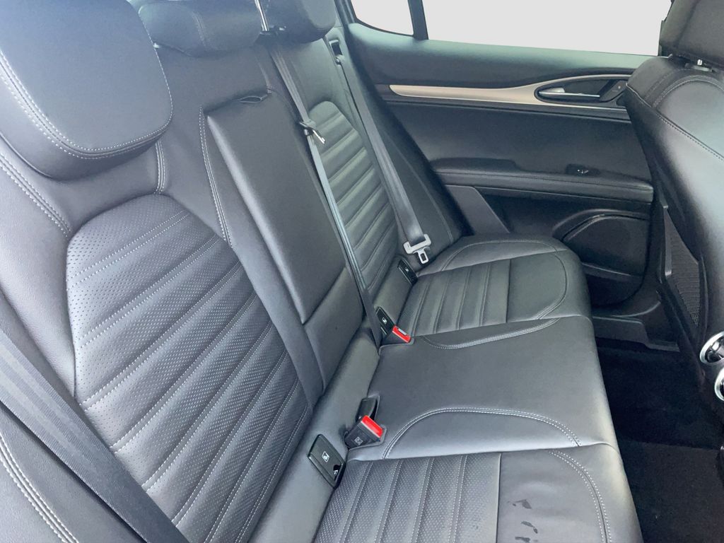 Alfa Romeo Stelvio 2025