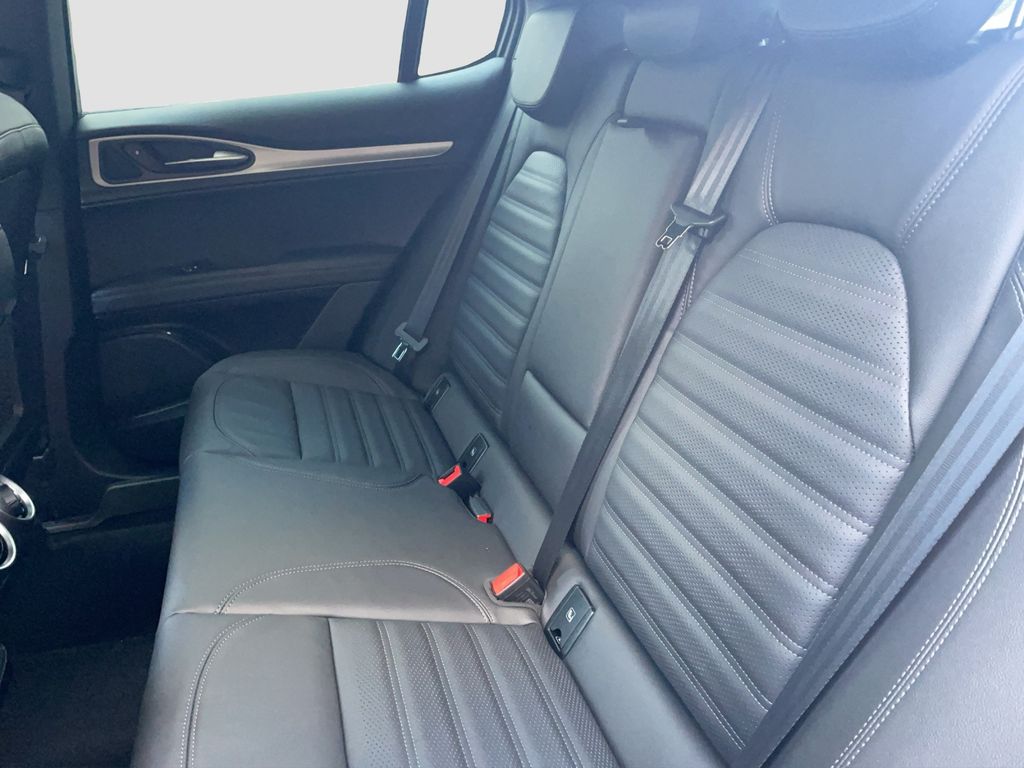 Alfa Romeo Stelvio 2025