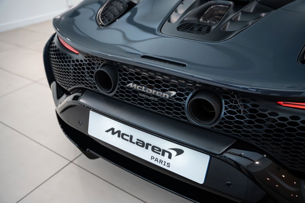 McLaren Artura 2024