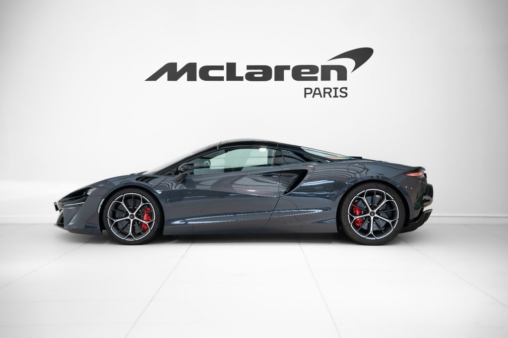 McLaren Artura 2024