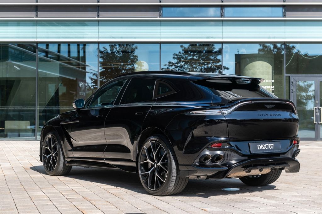 Aston Martin DBX 2024
