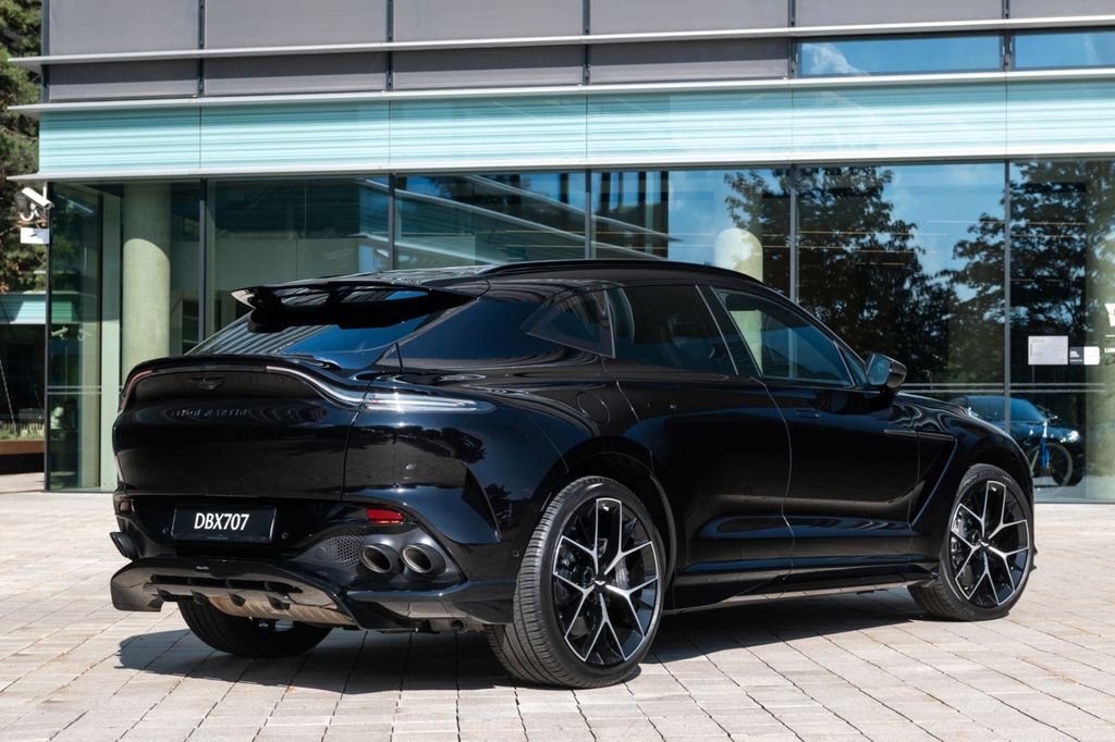 Aston Martin DBX 2024