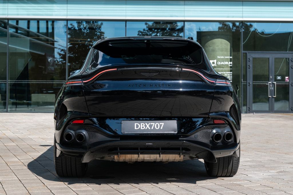 Aston Martin DBX 2024