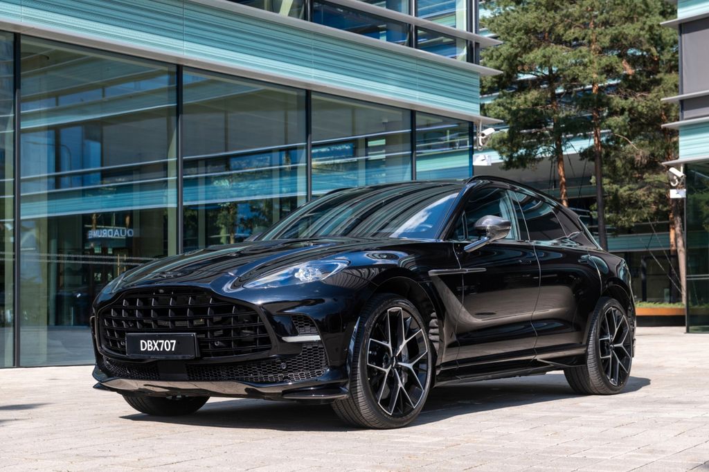 Aston Martin DBX 2024