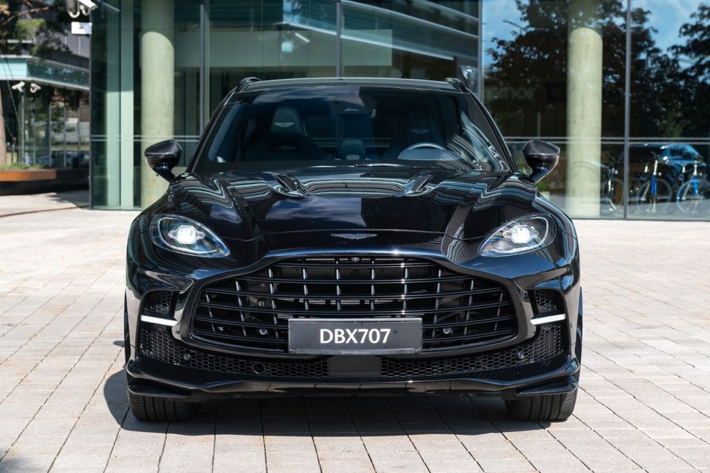 Aston Martin DBX 2024