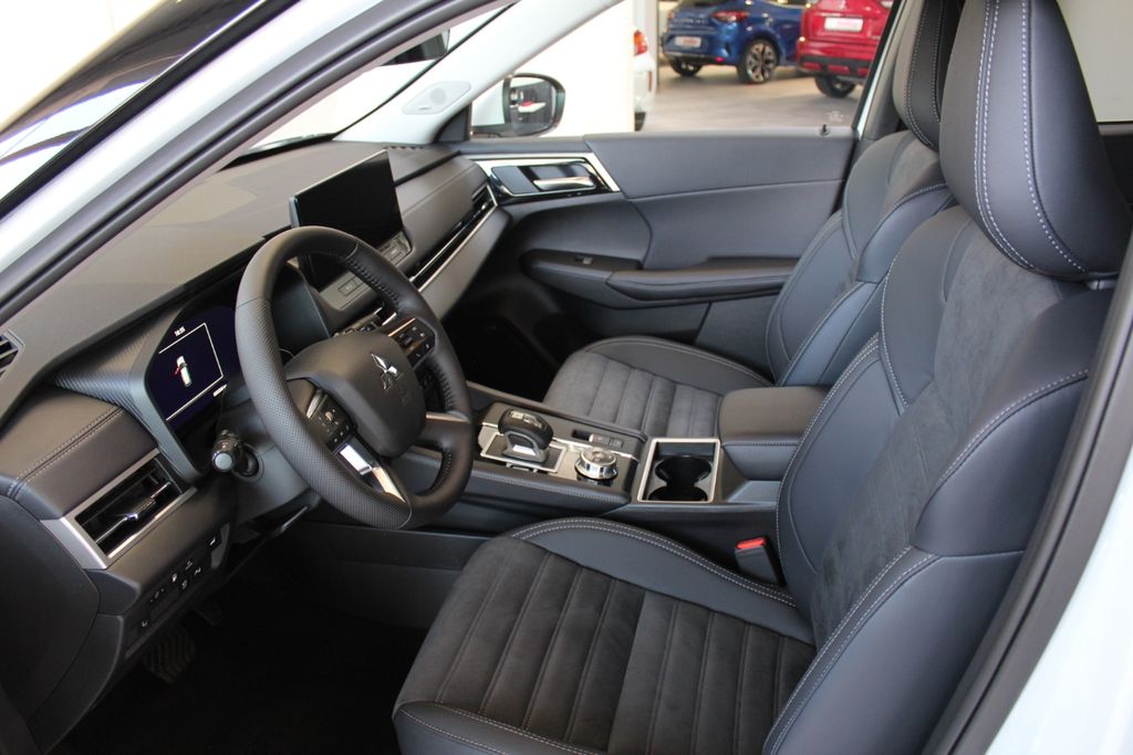 Mitsubishi Outlander 2025