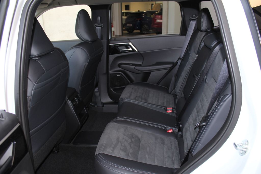 Mitsubishi Outlander 2025